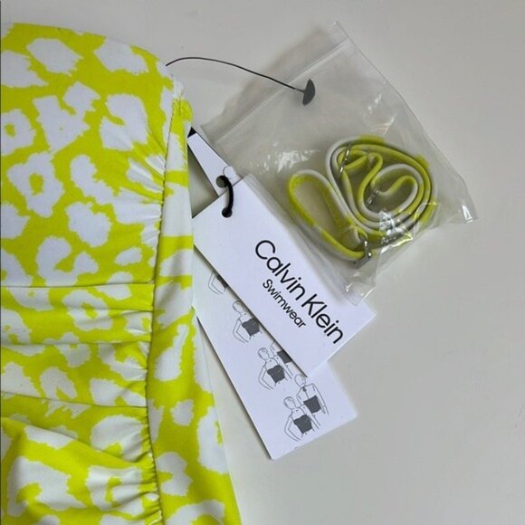 Calvin Klein Printed Tummy-Control One-Piece Swimsuit - 4 - Picture 4 of 9